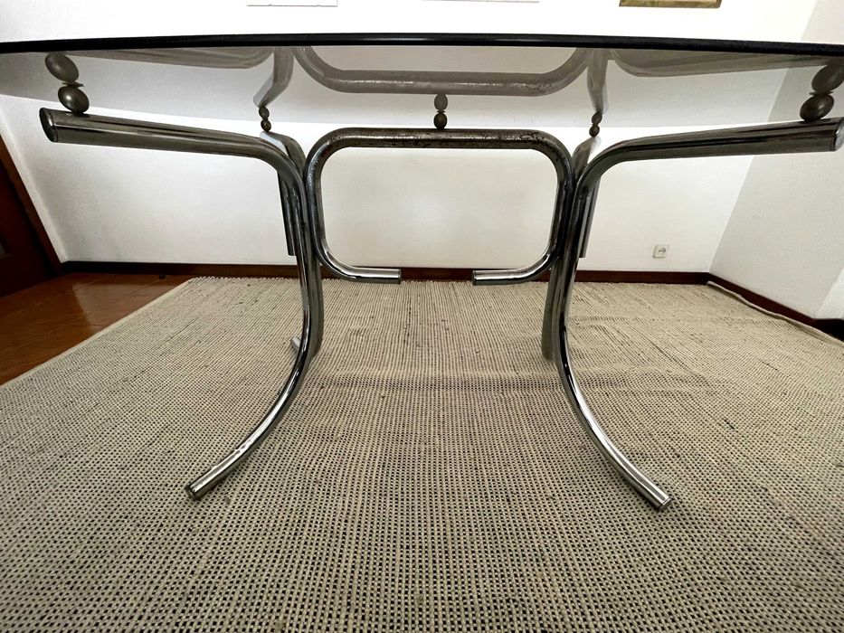 Mesa vintage - estrutura tubular com tampo de vidro