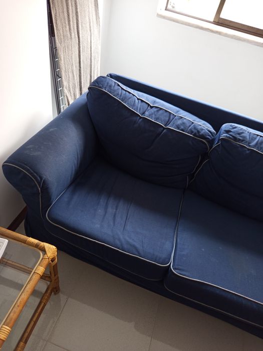 Sofá IKEA azul usado