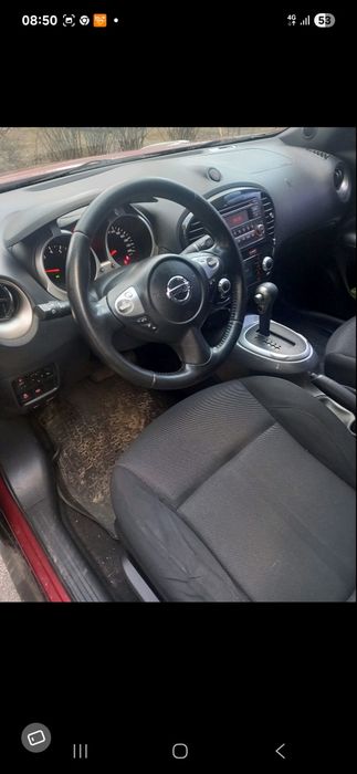 Ниссан  " джук".