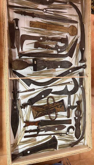 Coleção de Armas Tribais e Ferramentas Tradicionais Africanas