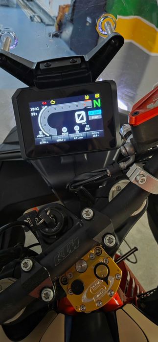 KTM 890 Adventure R (2023) — Cheia de extras, impecável