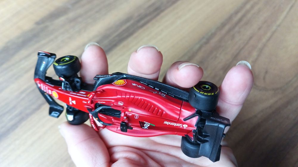 Ferrari F1-75 model sterowany z telefonu apki nowy bez pudelka