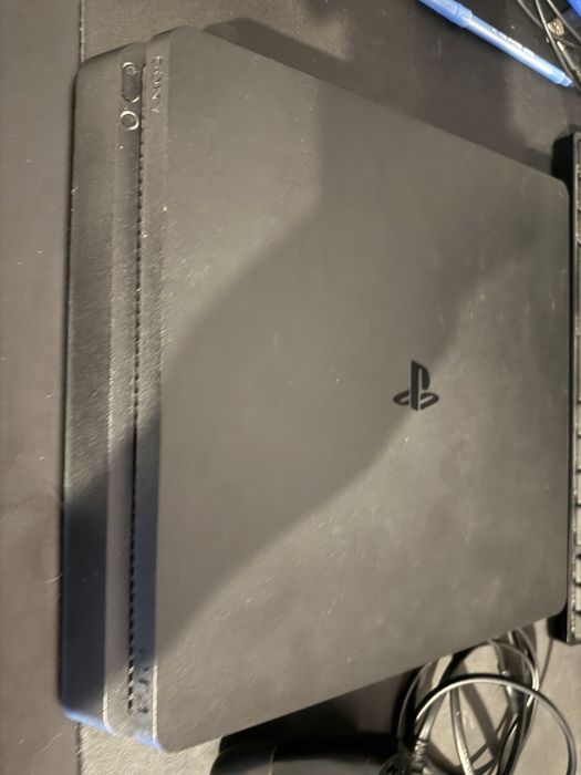 Konsola ps4 slim