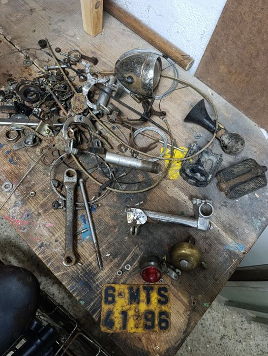 Bicicleta Pasteleira Clássica – Anos 80 (Para Restauro ou Peças)