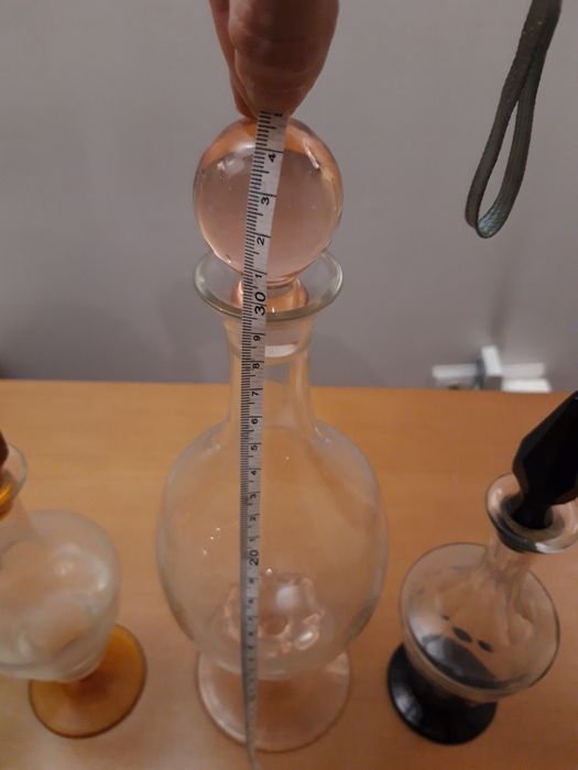 4 garrafas de vidro colorido, antigas e lavradas