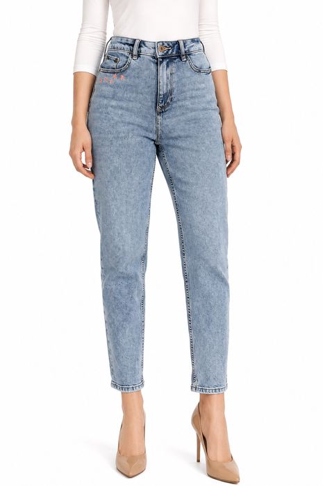Jasnobłękitne jeansy mom fit z haftem XS 34
