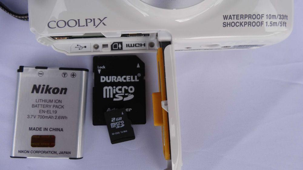 Nikon Coolpix S32 – jak nowy, biały komplet wodoodporny