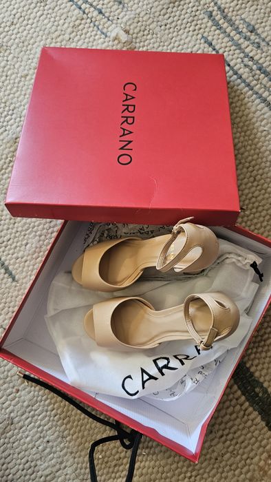 Sandálias Carrano