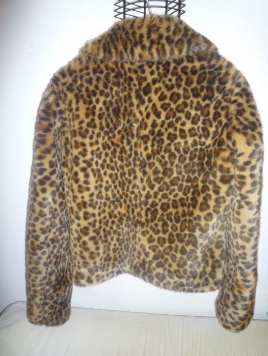 Casaco H&M em padrão leopardo M