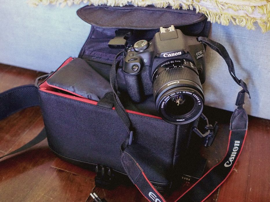 Canon 2000D c/ acessórios