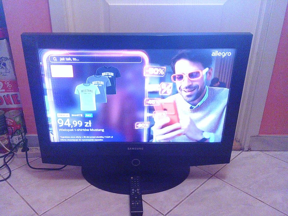 Samsung 32 cale, pilot, HDMI, karton zastępczy.