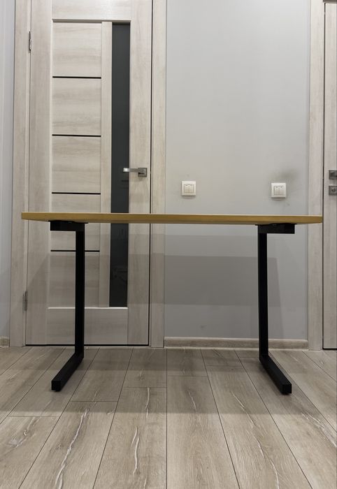 Стіл офісний, зручний