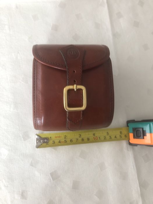 Porta-cintos em pele