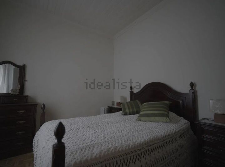 Duas Moradias e terreno