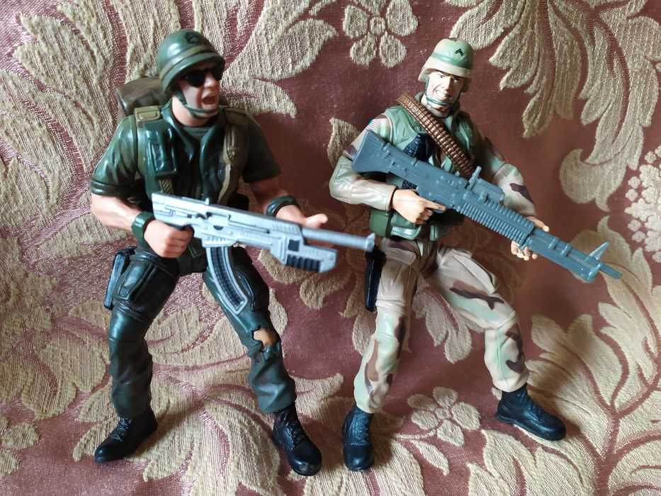 Action-figures Spiderman, Hulk, Spawn, Wolverine, Gargoyles, Cyclop