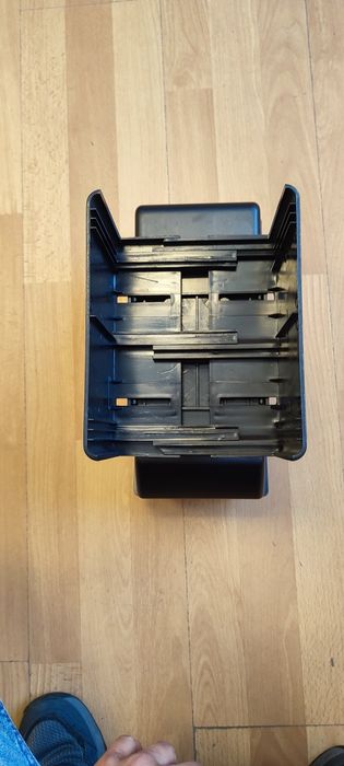 Apoio de braço com caixa de arrumação encaixe universal