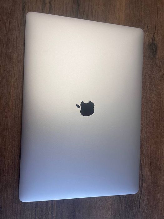 MacBook Apple  Pro 16 А2141 i9-SSD 1 tb озп 16, AMD Radion