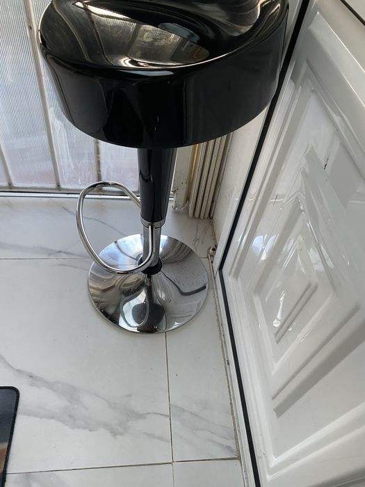 3/ Bancos alto de bar cor preto