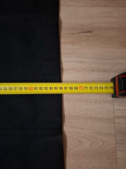 Roleta czarna na długa, idealna do zasłonięcia drzwi balkonowych