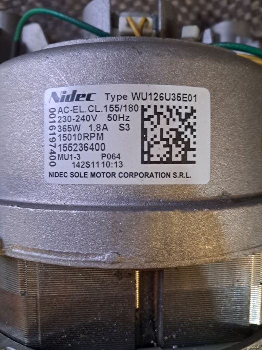 Двигун пральної машини занусі