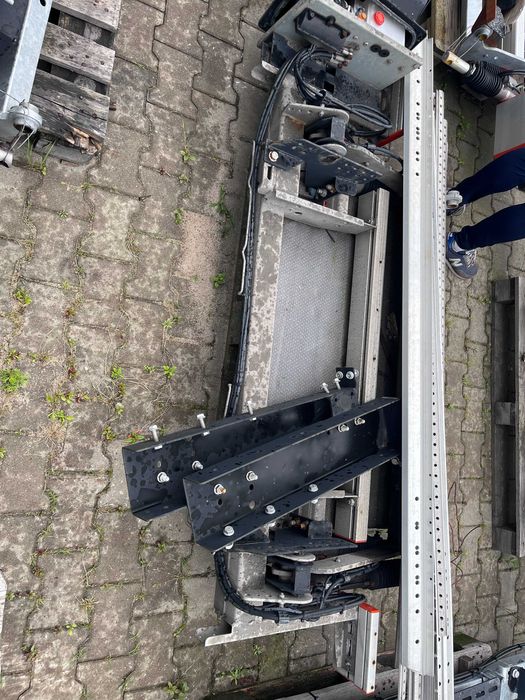 Winda załadowcza Marki Dhollandia -do pojazdu Marki Renault Master