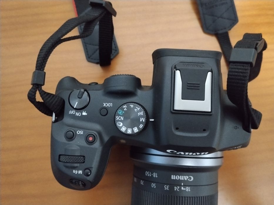 Canon R7 + RF-S 18-150 + 2 cartões memoria 64gb +kit limpeza camera+ tripé novo