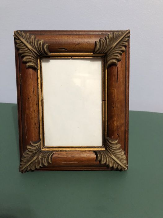 Moldura antiga em madeira