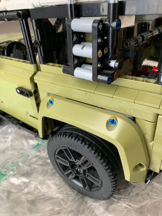 “ Land Rover Defender” Set já montado 75€.