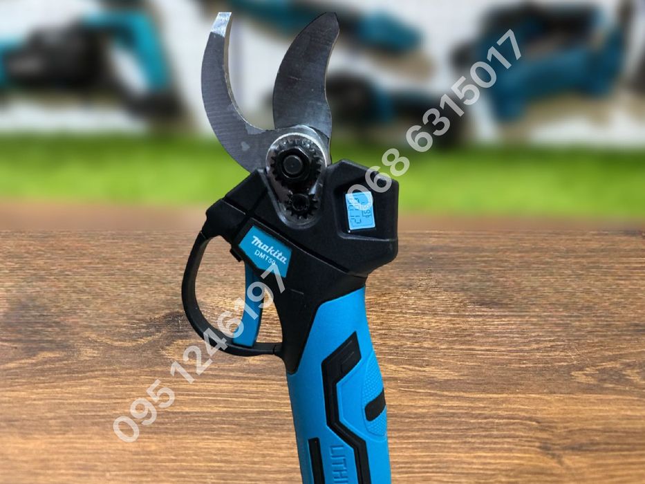 Аккумуляторный бесщеточный секатор Makita DMT50 48V 6Ah с экраном