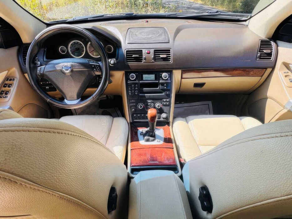 Volvo XC90      2014