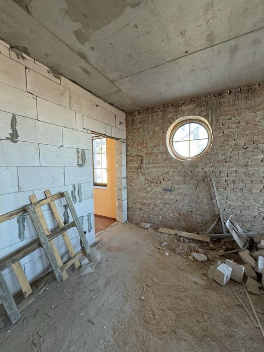 Продам дворівневу квартиру ,новий масив району Новий Двір