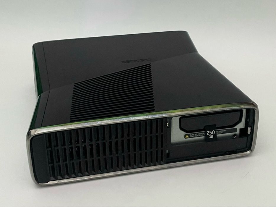 Konsola Microsoft Xbox 360 Slim 250GB z Kinect, 2 gry, pad - sprawna