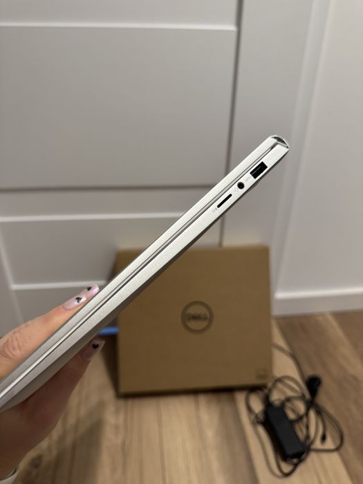 Laptop DELL Inspiron 7400 14.5" i5 8GB RAM 512GB SSD Silver