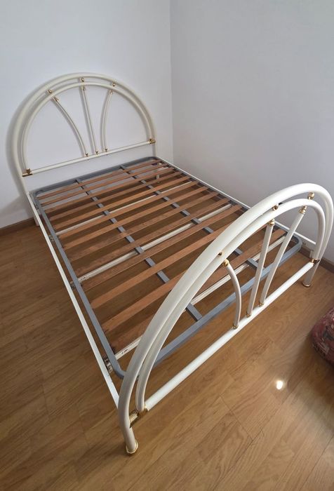 Cama de casal com colchão