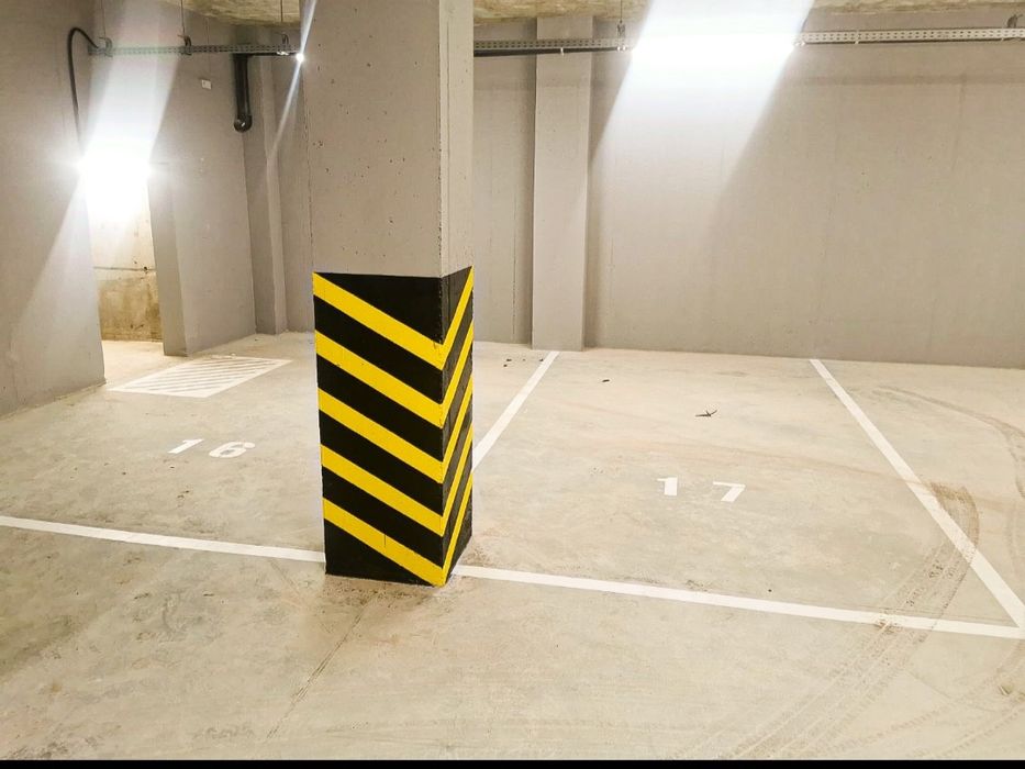 Здаються в оренду паркомісця по вул. Національної Гвардії 3-Г