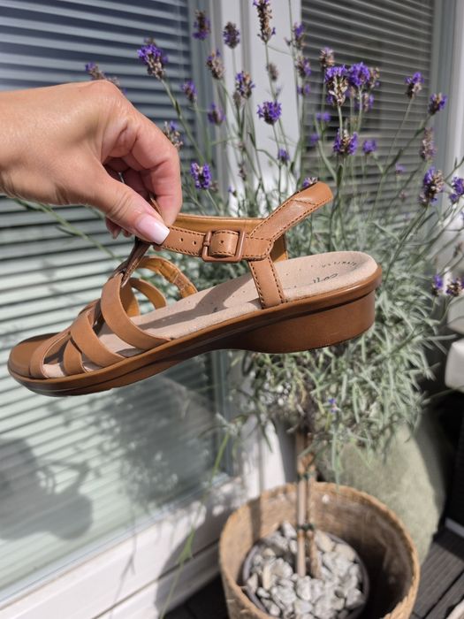 Clarks skóra naturalna 38