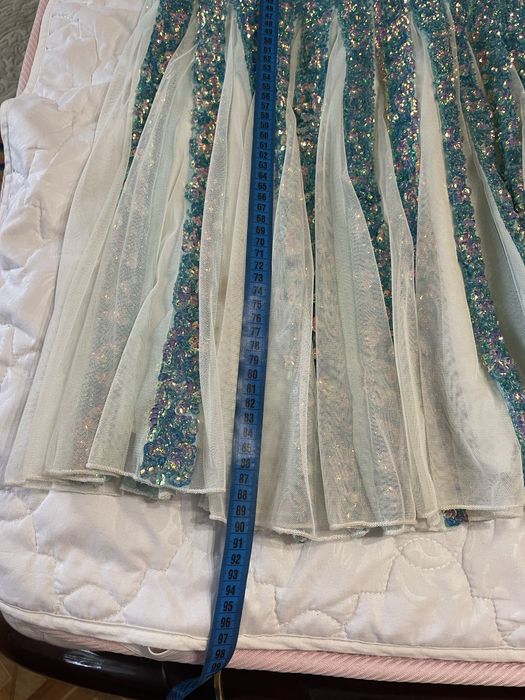 Вечерние платья  в пайедках сверкает очень