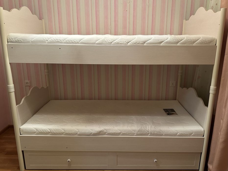 Продам двухярусную кровать