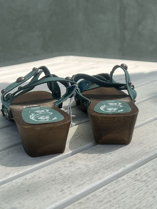 Босоніжки жіночі