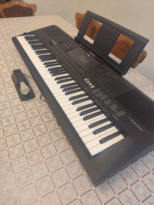 Keyboard Yamaha  psr ew400