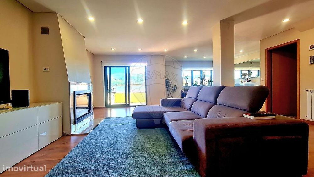 Moradia T4 para venda