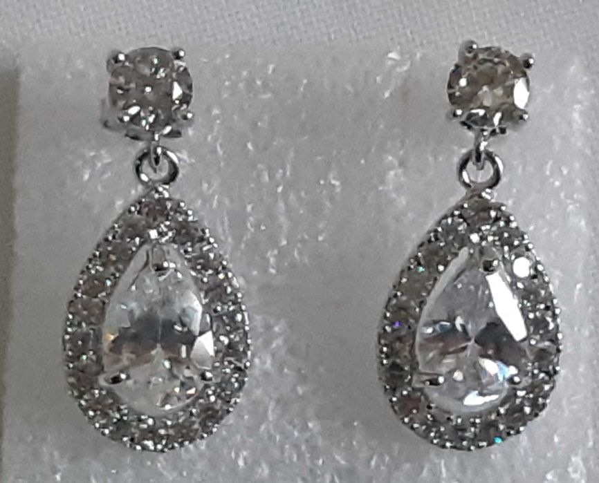 Сережки капли с позолотой 750 пробы с кристаллами Swarovski