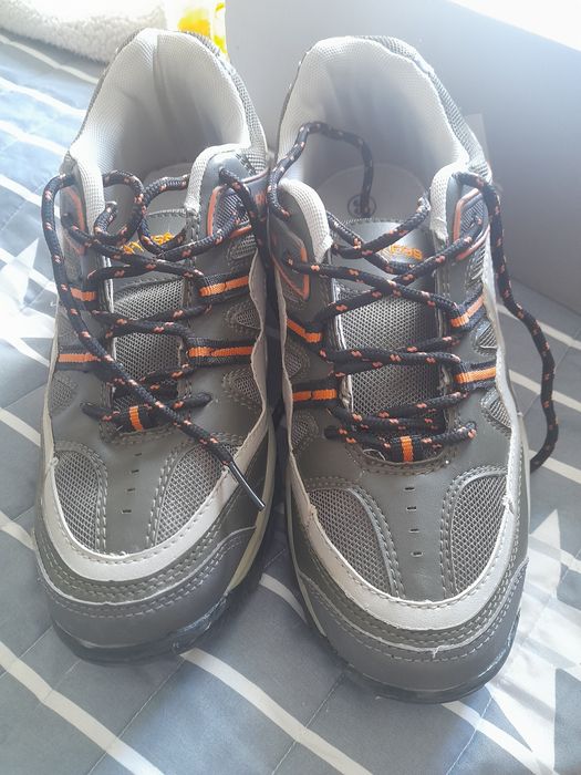 Кроссовки женские