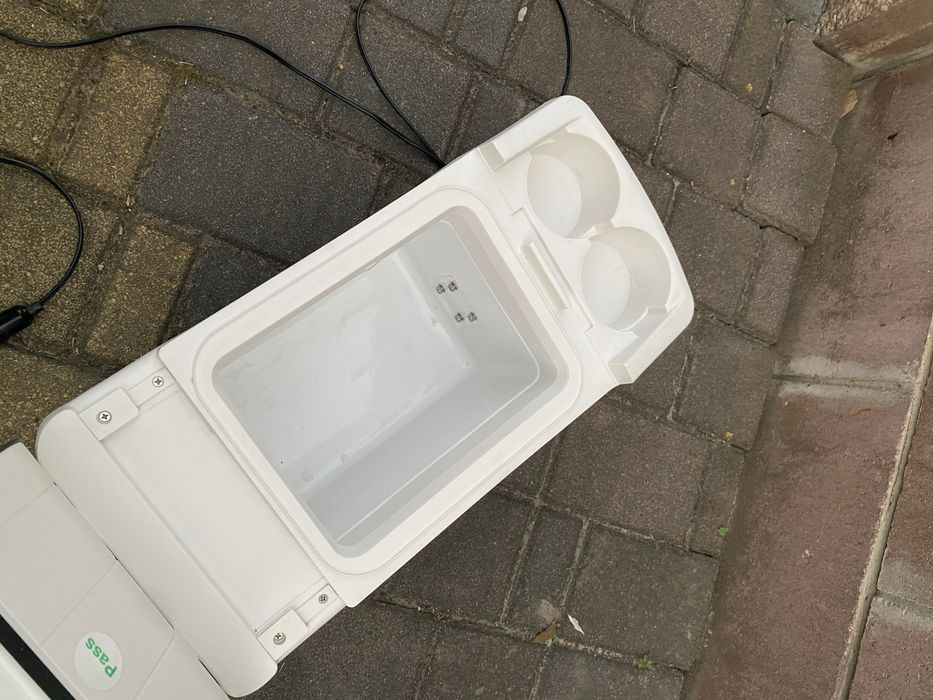 Автохолодильник,подлокотник Halfords 8 Litre 12V In-Car Electric Coolbox