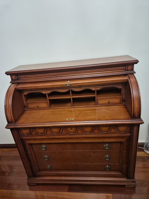 Cómoda usada em bom estado