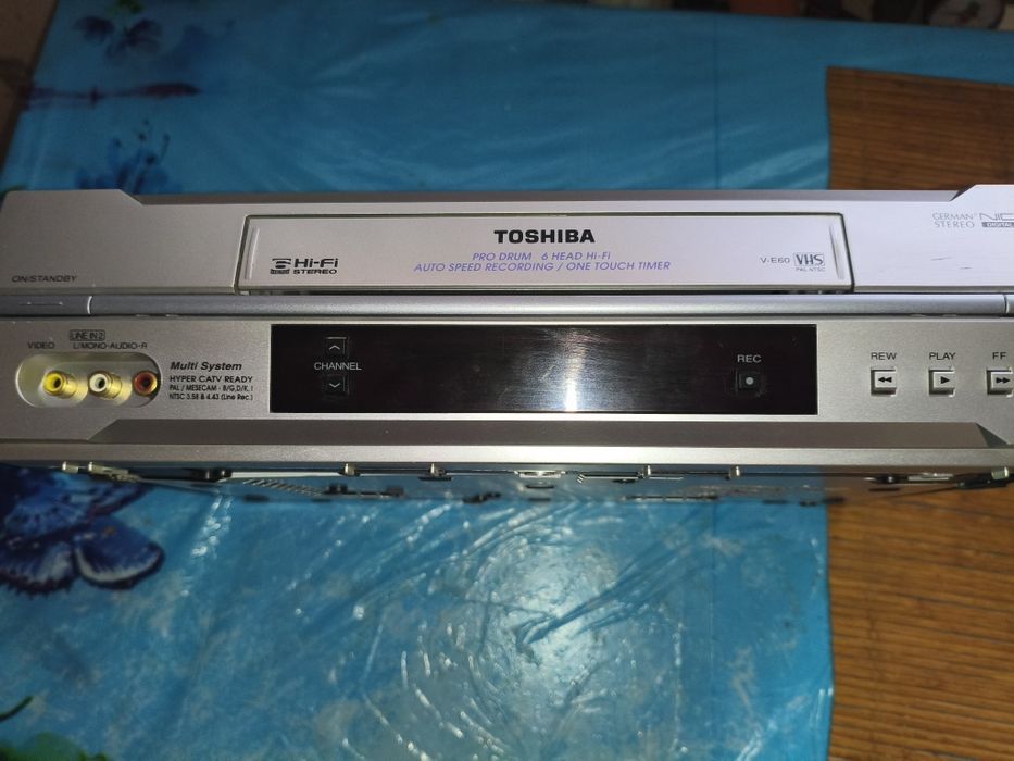 Відеомагнітофон  TOSHIBA