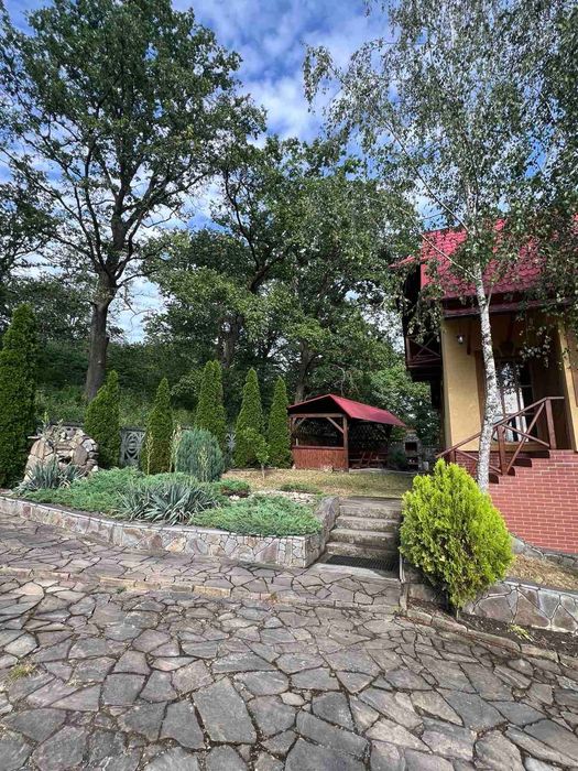 Оренда будинку в 2 км від Чернівців посеред ландшафтного дубового гаю