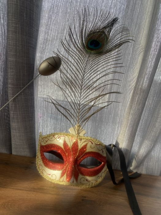 Декоративна прикраса ручної роботи з натуральним пірʼям Павліна