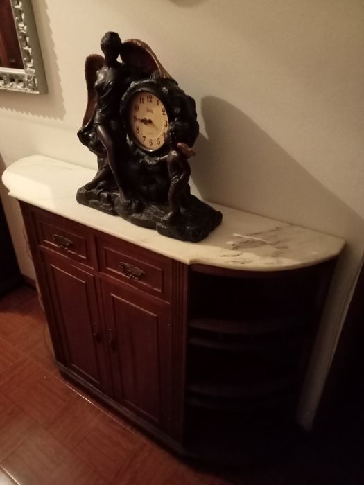 Vendo um ótimo móvel e relógio!! (Só por mensagem)