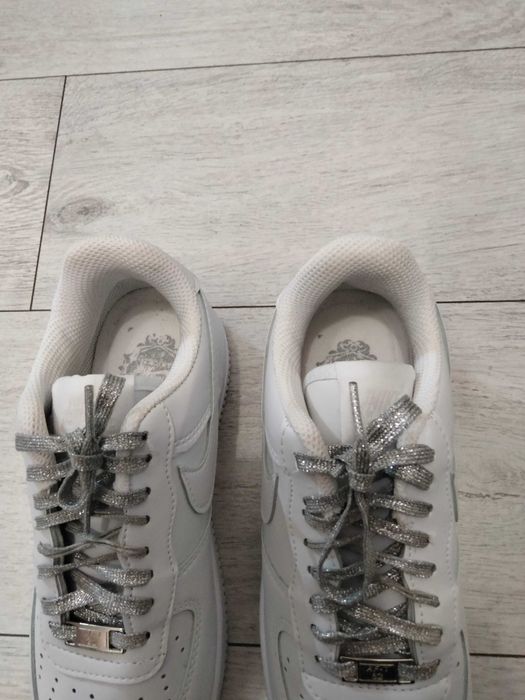 1 but prawy Nike nr 39, wkładka 25 cm unisex